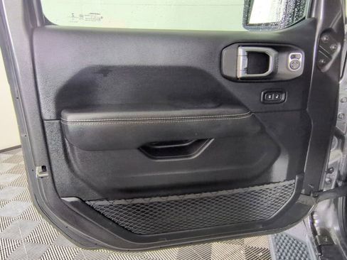 Used 2018 Jeep Wrangler Unlimited Sahara AWD/4WD image 26