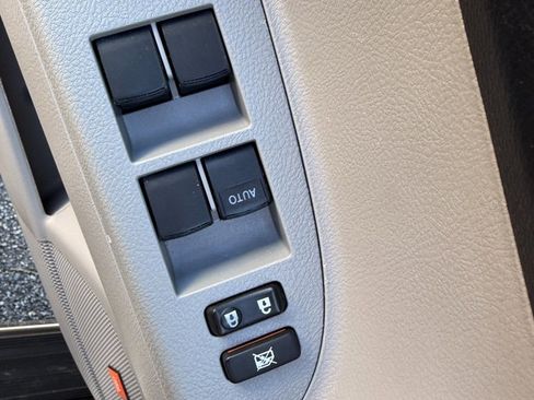 Used 2013 Toyota Highlander Limited image 26