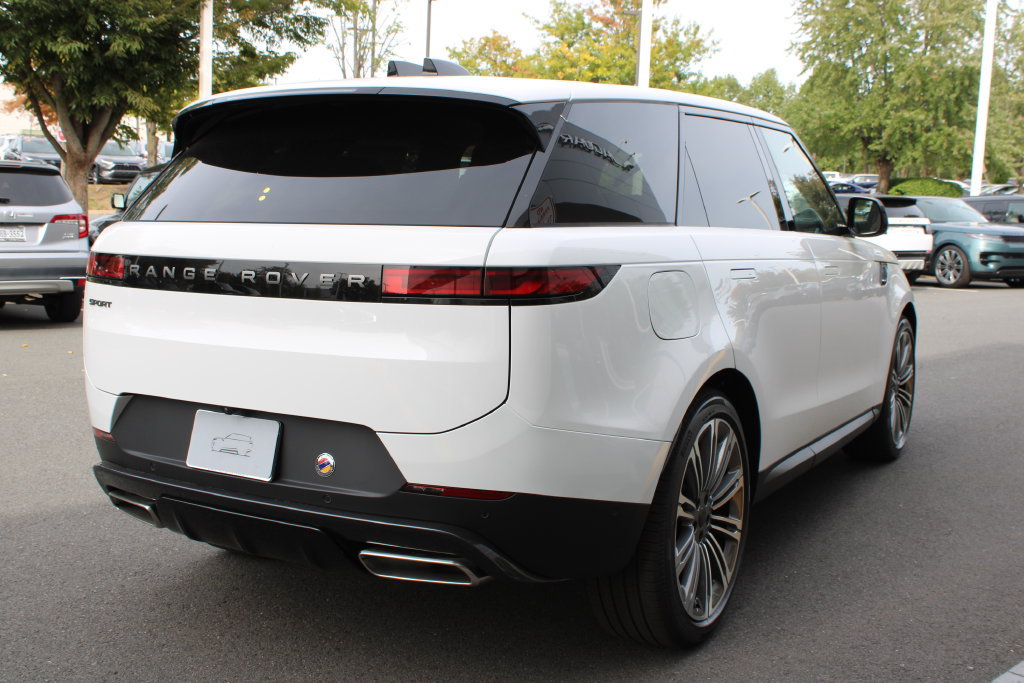 New 2027 Land Rover Range Rover Sport SE AWD/4WD image 3