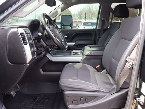 Used 2019 Chevrolet Silverado 2500 LT w/ Midnight Edition image 4