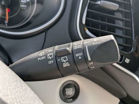 Used 2019 Jeep Cherokee Limited w/ Technology Group FWD image 30