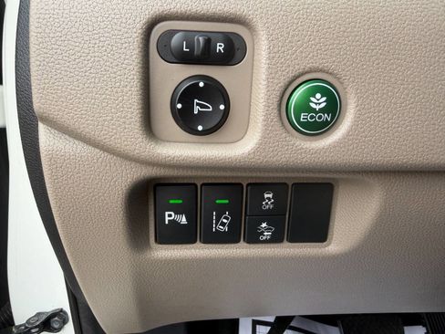 Used 2016 Honda Pilot Touring image 17