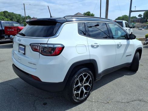 Used 2025 Jeep Compass Limited AWD/4WD image 4