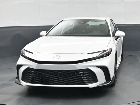 Used 2026 Toyota Camry SE FWD image 11