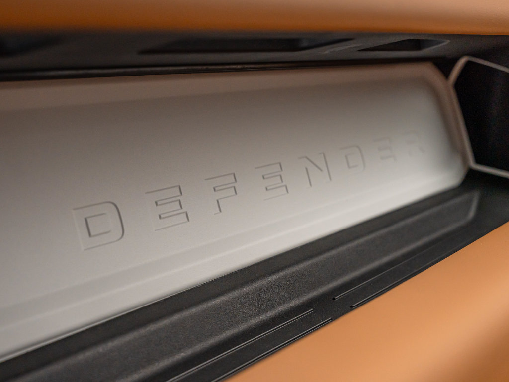 Used 2023 Land Rover Defender 110 S AWD/4WD image 43