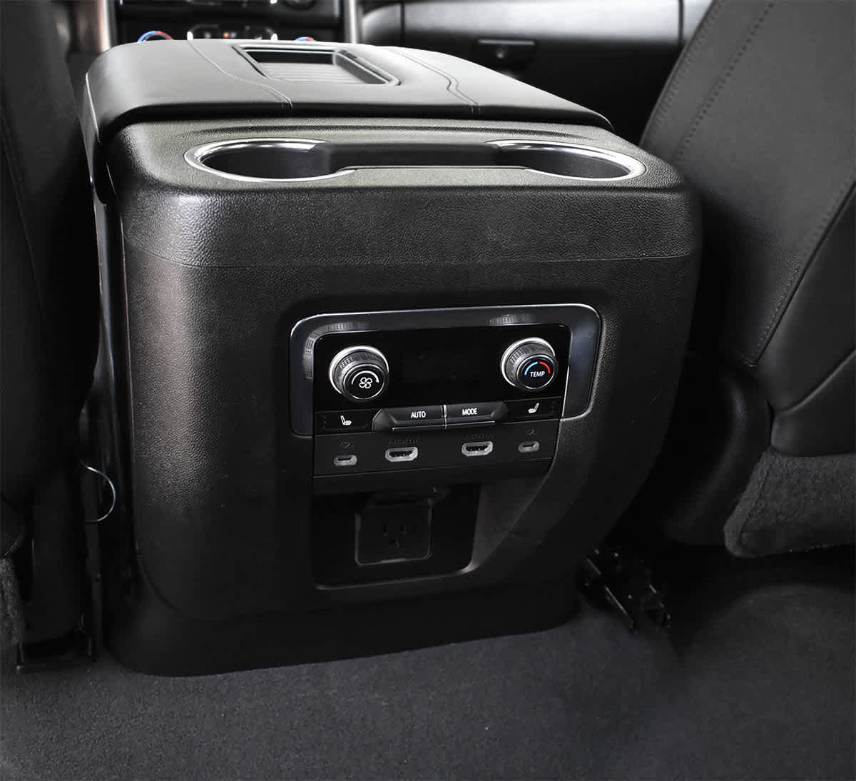 Used 2023 Chevrolet Tahoe High Country w/ Premium Package 2 AWD/4WD image 14