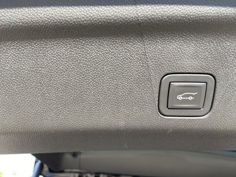 Used 2025 GMC Yukon Denali RWD image 61