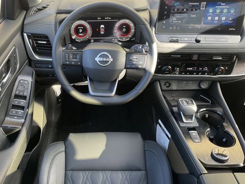 Used 2025 Nissan Rogue Platinum image 31