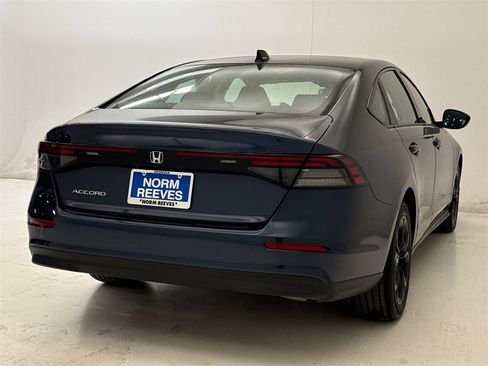 Certified 2025 Honda Accord SE image 9