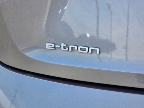Used 2021 Audi e-tron Premium w/ Convenience Plus Package AWD/4WD image 16