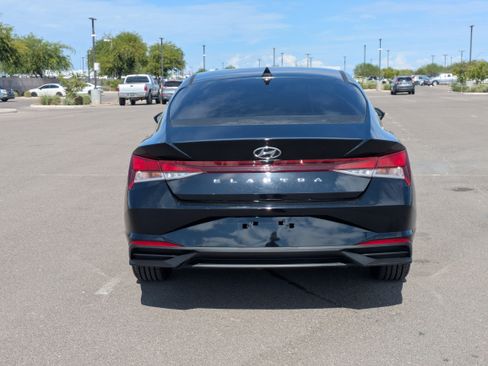 Used 2023 Hyundai Elantra SEL w/ Convenience Package FWD image 4