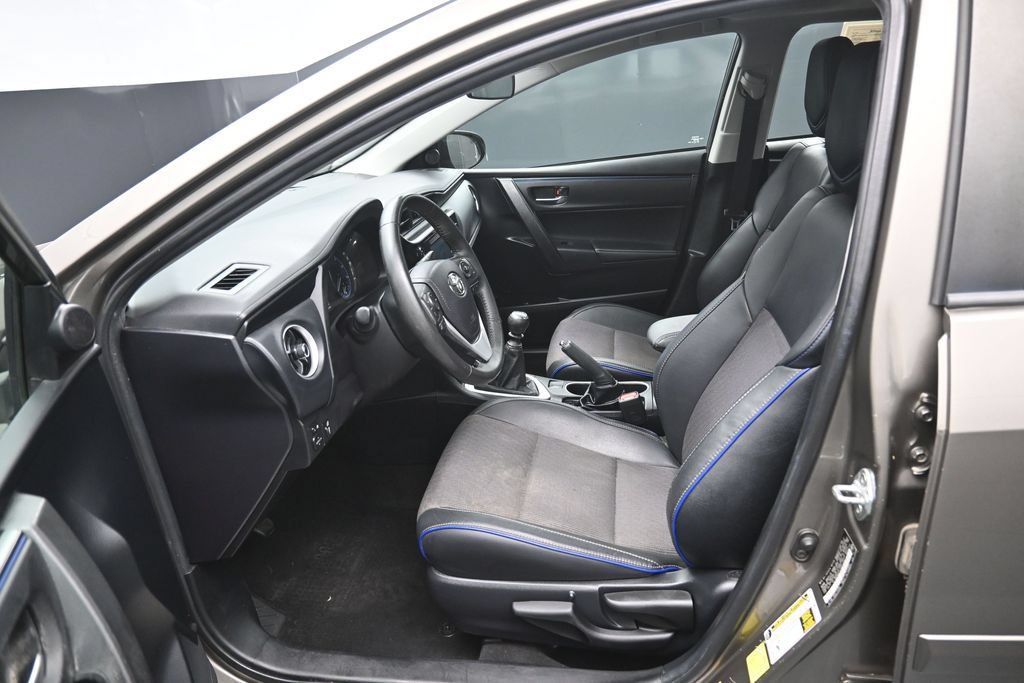 Used 2018 Toyota Corolla SE FWD image 9