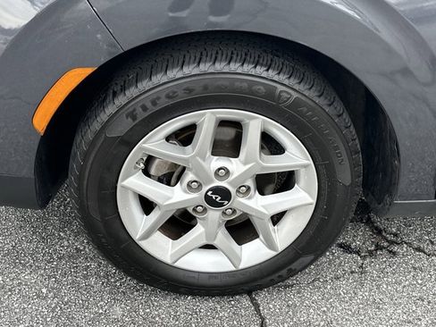 Used 2022 Kia Soul LX w/ Technology Package image 12