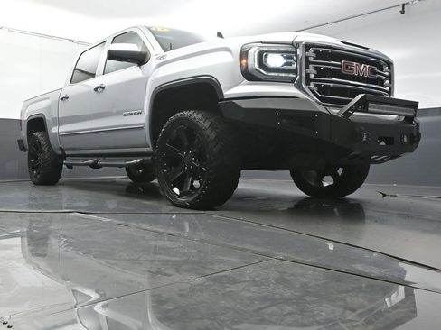 Used 2017 GMC Sierra 1500 SLT w/ Enhanced Driver Alert Package image 31