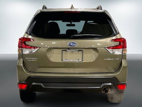 Used 2023 Subaru Forester Premium image 4