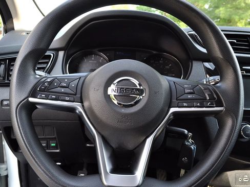 Used 2021 Nissan Rogue Sport S image 9