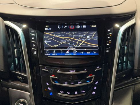 Used 2019 Cadillac Escalade Platinum image 32