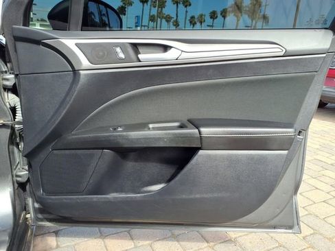 Used 2020 Ford Fusion SE FWD image 29