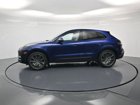 Certified 2024 Porsche Macan AWD/4WD image 2