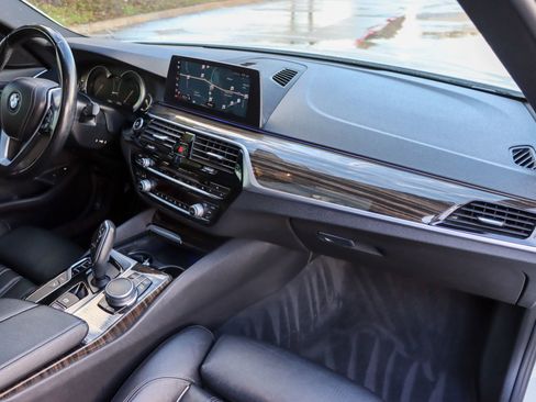 Used 2018 BMW 530e image 23