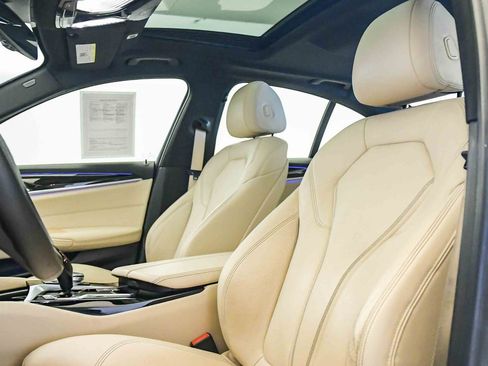 Used 2018 BMW 530e w/ Premium Package 2 image 18