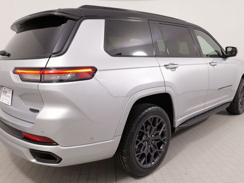 Used 2023 Jeep Grand Cherokee L Summit w/ High Altitude Package image 12