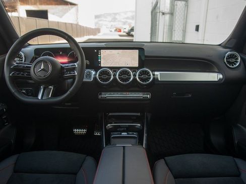 Certified 2025 Mercedes-Benz GLB 250 4MATIC image 32