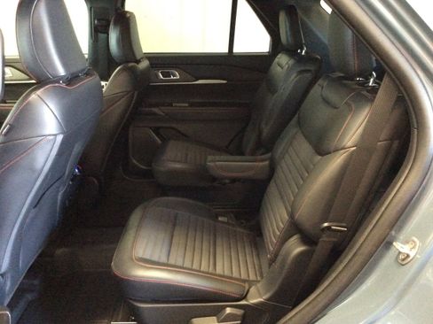 Used 2025 Ford Explorer ST-Line image 34