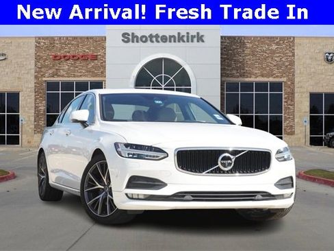 Used 2018 Volvo S90 T5 Momentum w/ Convenience Package image 1