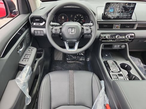 New 2025 Honda Pilot Touring image 7