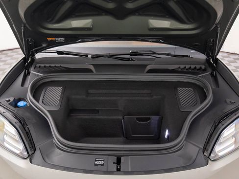 New 2025 Porsche Macan 4S Electric image 31