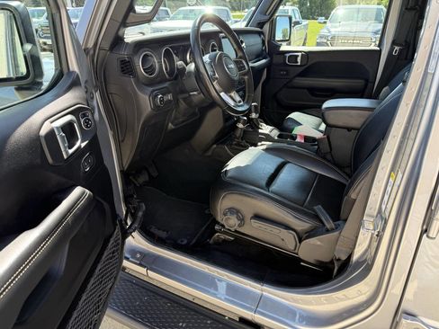 Used 2020 Jeep Gladiator Overland w/ Uconnect 4C Nav & Sound Group image 5