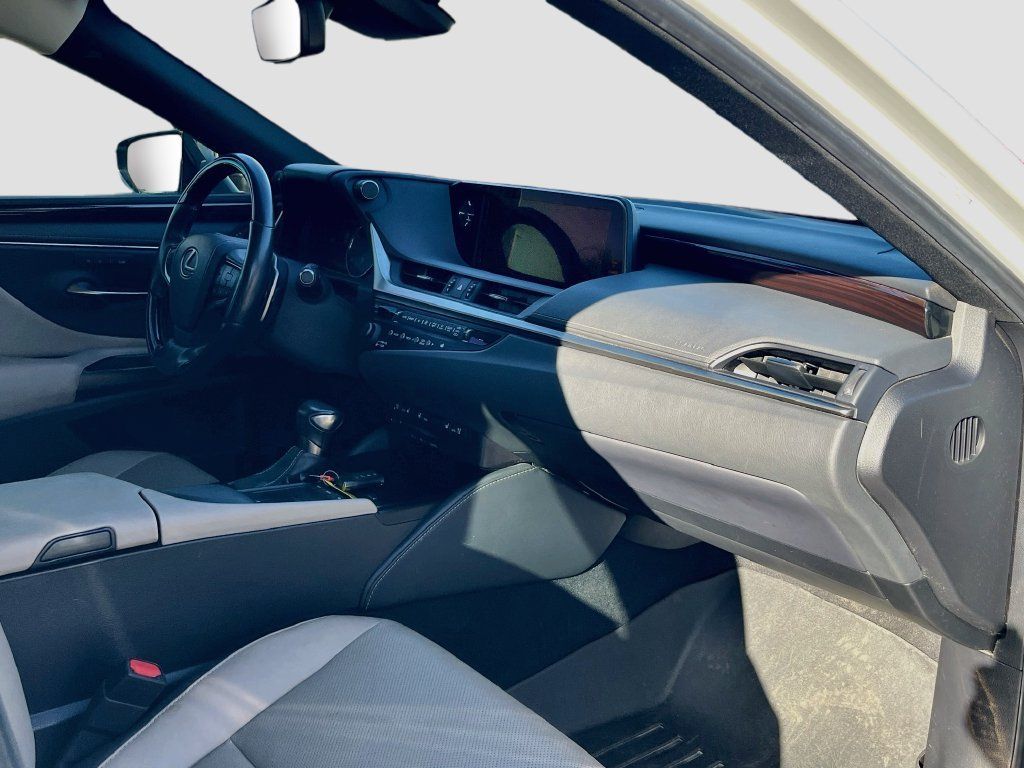 Used 2019 Lexus ES 300h w/ Premium Package FWD image 30