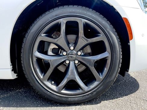 Used 2023 Chrysler 300 Touring w/ Safetytec Plus Group RWD image 9