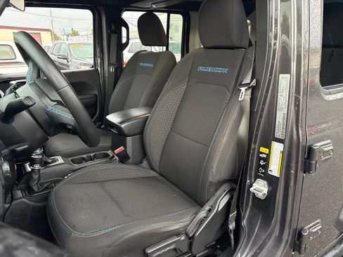 Used 2024 Jeep Wrangler Unlimited Rubicon 4xe AWD/4WD image 9