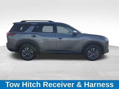 Used 2024 Nissan Pathfinder SV image 7