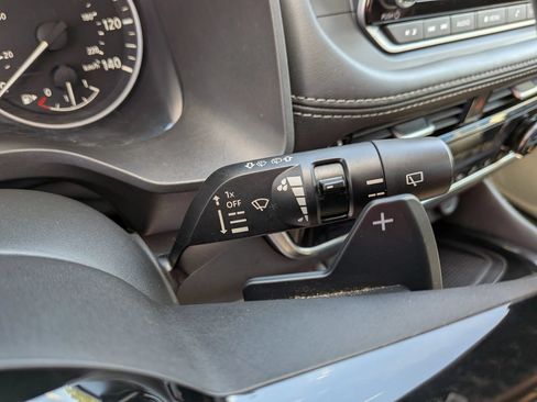 Used 2023 Nissan Rogue SL AWD/4WD image 56