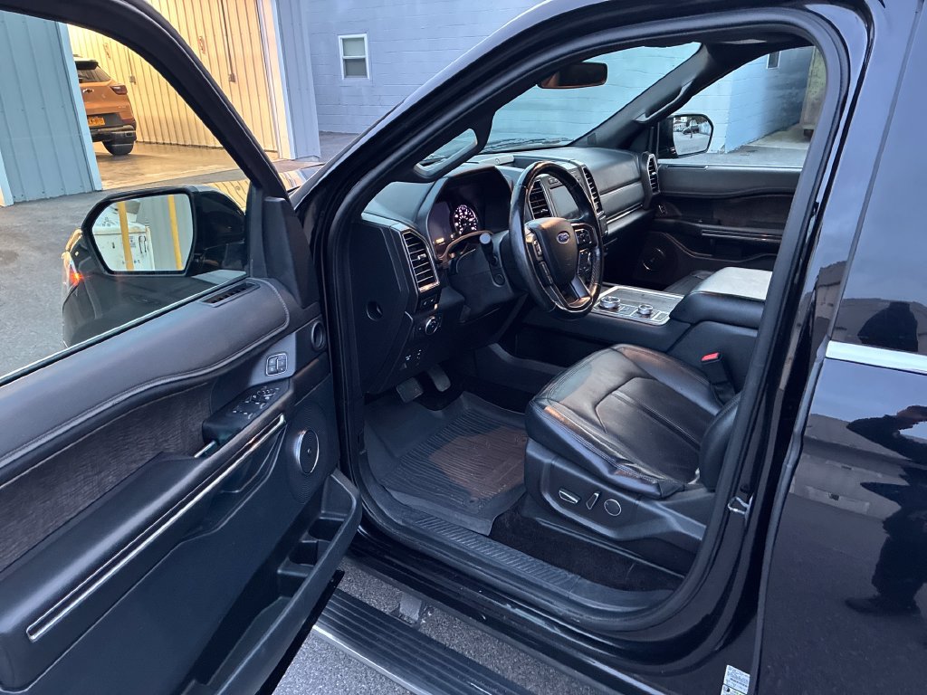 Used 2018 Ford Expedition Limited w/ Equipment Group 301A AWD/4WD image 9