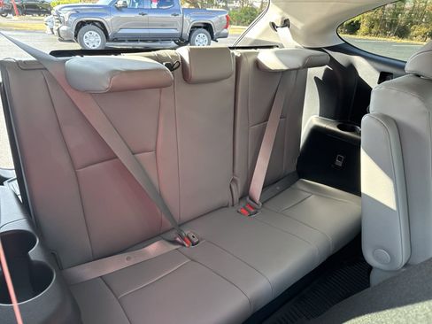 New 2025 Toyota Highlander FWD image 33