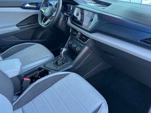 Used 2022 Volkswagen Taos SE w/ IQ.Drive SE Package image 16