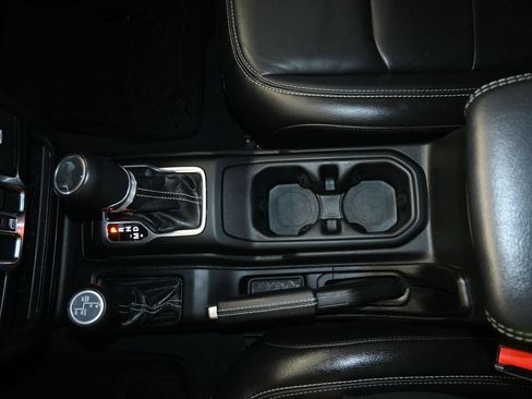 Used 2023 Jeep Wrangler Unlimited Sahara w/ Cold Weather Group AWD/4WD image 19