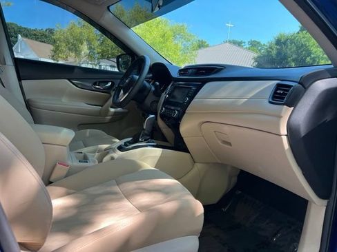 Used 2018 Nissan Rogue SV AWD/4WD image 22