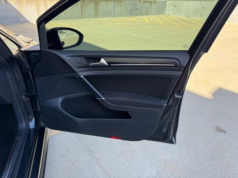 Used 2017 Volkswagen Golf S/SE image 25