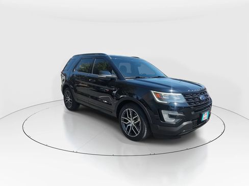 Used 2017 Ford Explorer Sport image 2