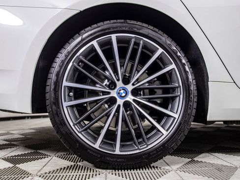 Used 2023 BMW 530e w/ Premium Package image 42