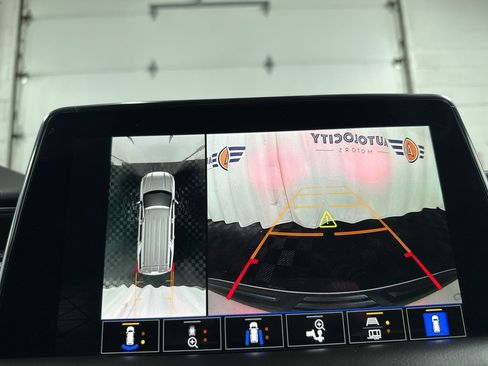 Used 2024 GMC Yukon AT4 w/ Technology Package image 26