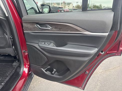 Used 2023 Jeep Grand Cherokee Limited w/ Black Appearance Package image 36