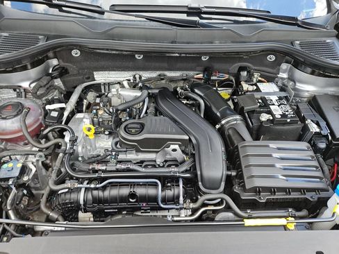 Used 2025 Volkswagen Taos SE FWD image 24