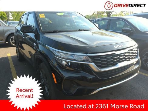 Used 2022 Kia Seltos LX AWD/4WD image 1