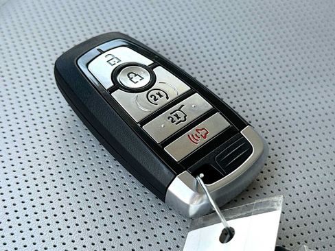 Used 2025 Ford Expedition Platinum w/ Driver's Package AWD/4WD image 29